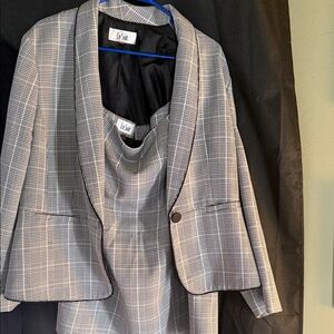 Le Suit Black and White Checkered Women's Blazer and skirt